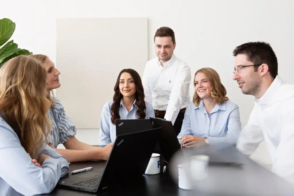 Farbentour-Team-Meeting-1024x683